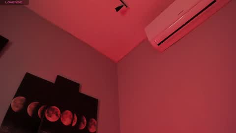 Snapshot of alicepoixxxon chatting on 09/18/25, 08:55 ALICE online show from 09/18/25, 08:55