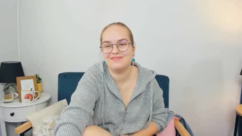 Snapshot of alicesensitive chatting on 09/17/25, 06:26 alicesensitive online show from 09/17/25, 06:26