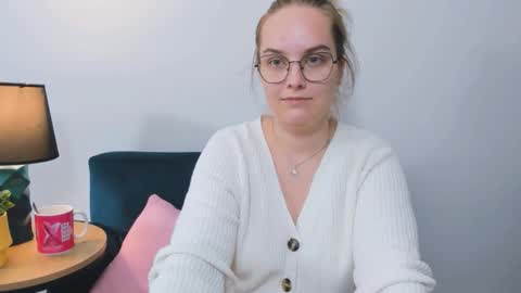 Snapshot of alicesensitive chatting on 09/22/25, 10:28 alicesensitive online show from 09/22/25, 10:28