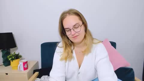 Snapshot of alicesensitive chatting on 10/04/25, 06:22 alicesensitive online show from 10/04/25, 06:22