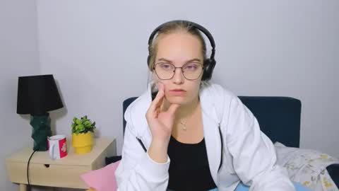 Snapshot of alicesensitive chatting on 10/05/25, 04:22 alicesensitive online show from 10/05/25, 04:22