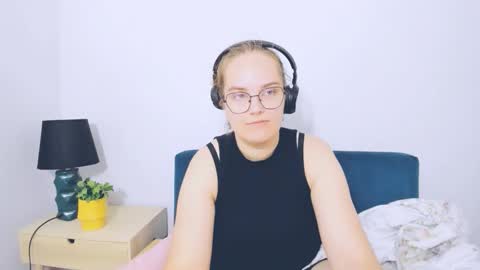 Snapshot of alicesensitive chatting on 10/11/25, 09:30 alicesensitive online show from 10/11/25, 09:30