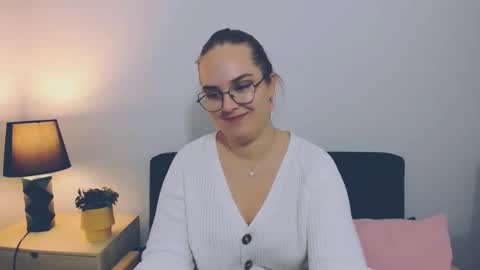 Snapshot of alicesensitive chatting on 10/13/25, 10:04 alicesensitive online show from 10/13/25, 10:04