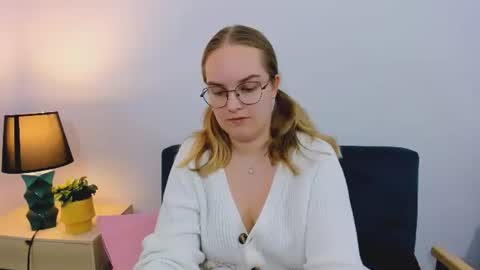 Snapshot of alicesensitive chatting on 11/07/25, 01:22 alicesensitive online show from 11/07/25, 01:22