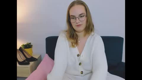 Snapshot of alicesensitive chatting on 12/02/25, 04:35 alicesensitive online show from 12/02/25, 04:35