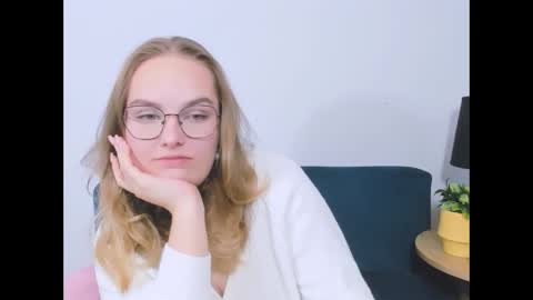 Snapshot of alicesensitive chatting on 12/16/25, 04:56 alicesensitive online show from 12/16/25, 04:56