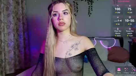 Snapshot of alicetenshi chatting on 10/19/25, 08:42 Sweet  Alice online show from 10/19/25, 08:42