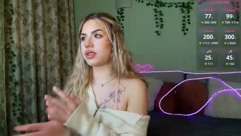 Snapshot of alicetenshi chatting on 10/31/25, 08:43 Sweet  Alice online show from 10/31/25, 08:43