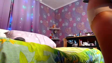 Snapshot of alicewetsquirt chatting on 01/06/25, 06:25 alicewetsquirt online show from 01/06/25, 06:25