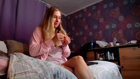 Snapshot of alicewetsquirt chatting on 02/16/25, 03:26 alicewetsquirt online show from 02/16/25, 03:26