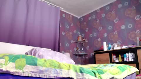 Snapshot of alicewetsquirt chatting on 03/01/25, 08:42 alicewetsquirt online show from 03/01/25, 08:42