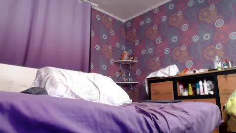 Snapshot of alicewetsquirt chatting on 03/06/25, 08:48 alicewetsquirt online show from 03/06/25, 08:48