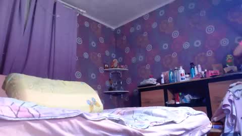 Snapshot of alicewetsquirt chatting on 12/04/25, 01:48 alicewetsquirt online show from 12/04/25, 01:48