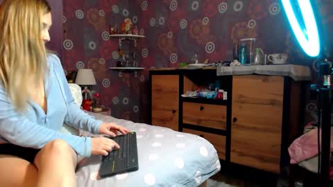 Snapshot of alicewetsquirt chatting on 02/02/26, 10:19 alicewetsquirt online show from 02/02/26, 10:19