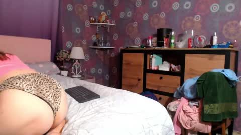 Snapshot of alicewetsquirt chatting on 06/06/26, 11:42 alicewetsquirt online show from 06/06/26, 11:42