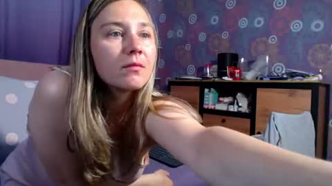 Snapshot of alicewetsquirt chatting on 06/12/26, 11:09 alicewetsquirt online show from 06/12/26, 11:09