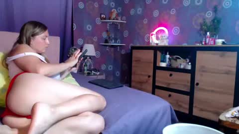 Snapshot of alicewetsquirt chatting on 08/04/26, 08:00 alicewetsquirt online show from 08/04/26, 08:00