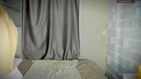 Snapshot of alicewonderyou chatting on 09/14/25, 12:04 Alice online show from 09/14/25, 12:04