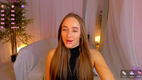 Snapshot of alicia_edwards chatting on 09/23/25, 02:03 Mia online show from 09/23/25, 02:03