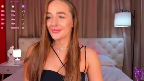 Snapshot of alicia_edwards chatting on 09/26/25, 01:42 Mia online show from 09/26/25, 01:42