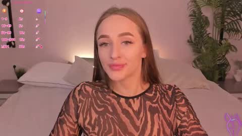 Snapshot of alicia_edwards chatting on 10/17/25, 01:53 Mia online show from 10/17/25, 01:53