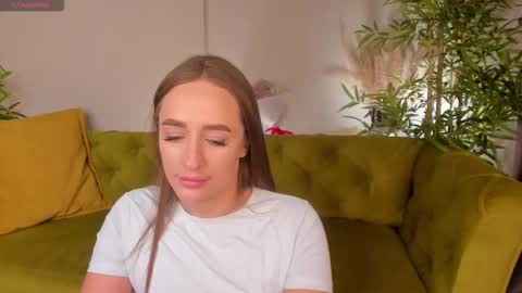 Mia online show from 11/12/25, 02:12