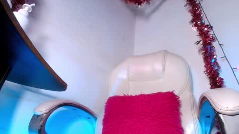 Alicia Kyse  online show from 12/18/24, 06:10