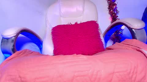Alicia Kyse  online show from 12/24/24, 06:11
