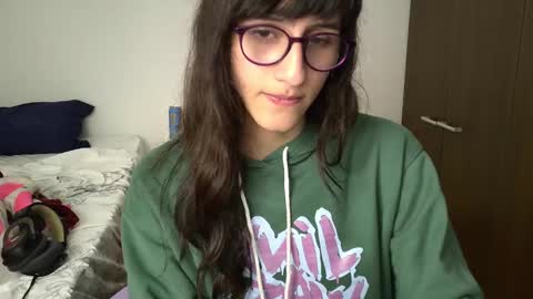 Snapshot of alicia_love29 chatting on 12/29/24, 01:13 Alice online show from 12/29/24, 01:13