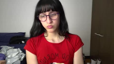 Snapshot of alicia_love29 chatting on 01/12/25, 03:17 Alice online show from 01/12/25, 03:17