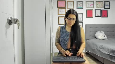 Snapshot of alicia_rainbow chatting on 06/29/26, 03:57 alicia_rainbow online show from 06/29/26, 03:57