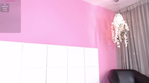 Snapshot of aliciabloom_1 chatting on 09/27/25, 01:38 Alicia online show from 09/27/25, 01:38