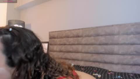 Snapshot of aliciabloom_1 chatting on 10/16/25, 12:17 Alicia online show from 10/16/25, 12:17