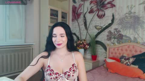Veronica online show from 12/17/24, 12:54