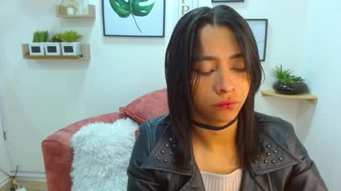 Snapshot of aliciacute__ chatting on 10/03/25, 08:17 aliciacute    online show from 10/03/25, 08:17