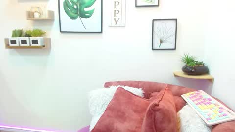 Snapshot of aliciacute__ chatting on 10/16/25, 07:04 aliciacute    online show from 10/16/25, 07:04