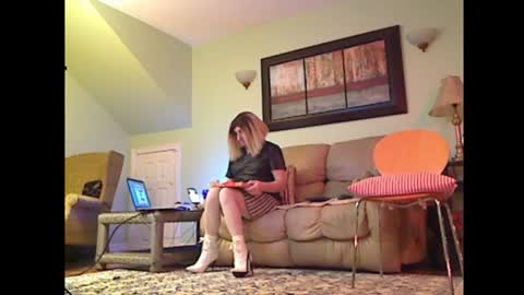 Alicia deHart  Help me reach 1000 Followers. Its FREE online show from 02/21/26, 11:50