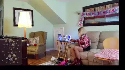 Alicia deHart  Help me reach 1000 Followers. Its FREE online show from 06/21/26, 07:05