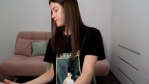 Snapshot of alicianoveli chatting on 12/17/24, 10:01 alicianoveli online show from 12/17/24, 10:01