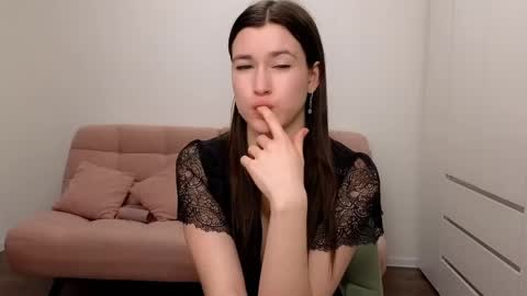 Snapshot of alicianoveli chatting on 02/10/25, 03:21 alicianoveli online show from 02/10/25, 03:21
