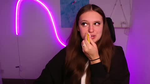 Snapshot of alicie_dream_ chatting on 10/20/25, 11:21 Alicie online show from 10/20/25, 11:21