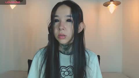 Snapshot of alien_eyes09 chatting on 03/15/26, 01:33 online show from 03/15/26, 01:33