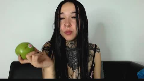 Snapshot of alien_eyes09 chatting on 04/08/26, 01:27 online show from 04/08/26, 01:27