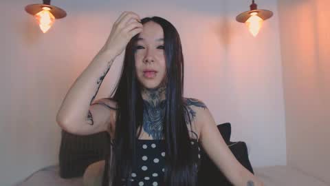 Snapshot of alien_eyes09 chatting on 04/10/26, 01:33 online show from 04/10/26, 01:33