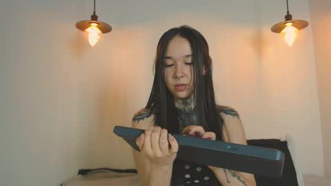 Snapshot of alien_eyes09 chatting on 04/16/26, 02:45 online show from 04/16/26, 02:45