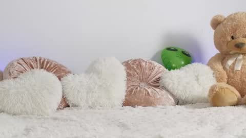 Snapshot of alieness chatting on 11/28/25, 04:53 Alieness Ivy online show from 11/28/25, 04:53