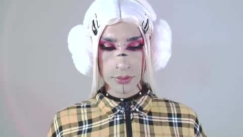 Snapshot of alienexxx chatting on 02/14/25, 04:37 online show from 02/14/25, 04:37