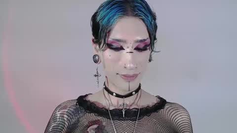 Snapshot of alienexxx chatting on 03/04/25, 05:11 online show from 03/04/25, 05:11