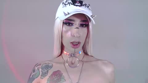 Snapshot of alienexxx chatting on 03/10/25, 01:45 online show from 03/10/25, 01:45