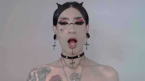     online show from 09/23/25, 09:18